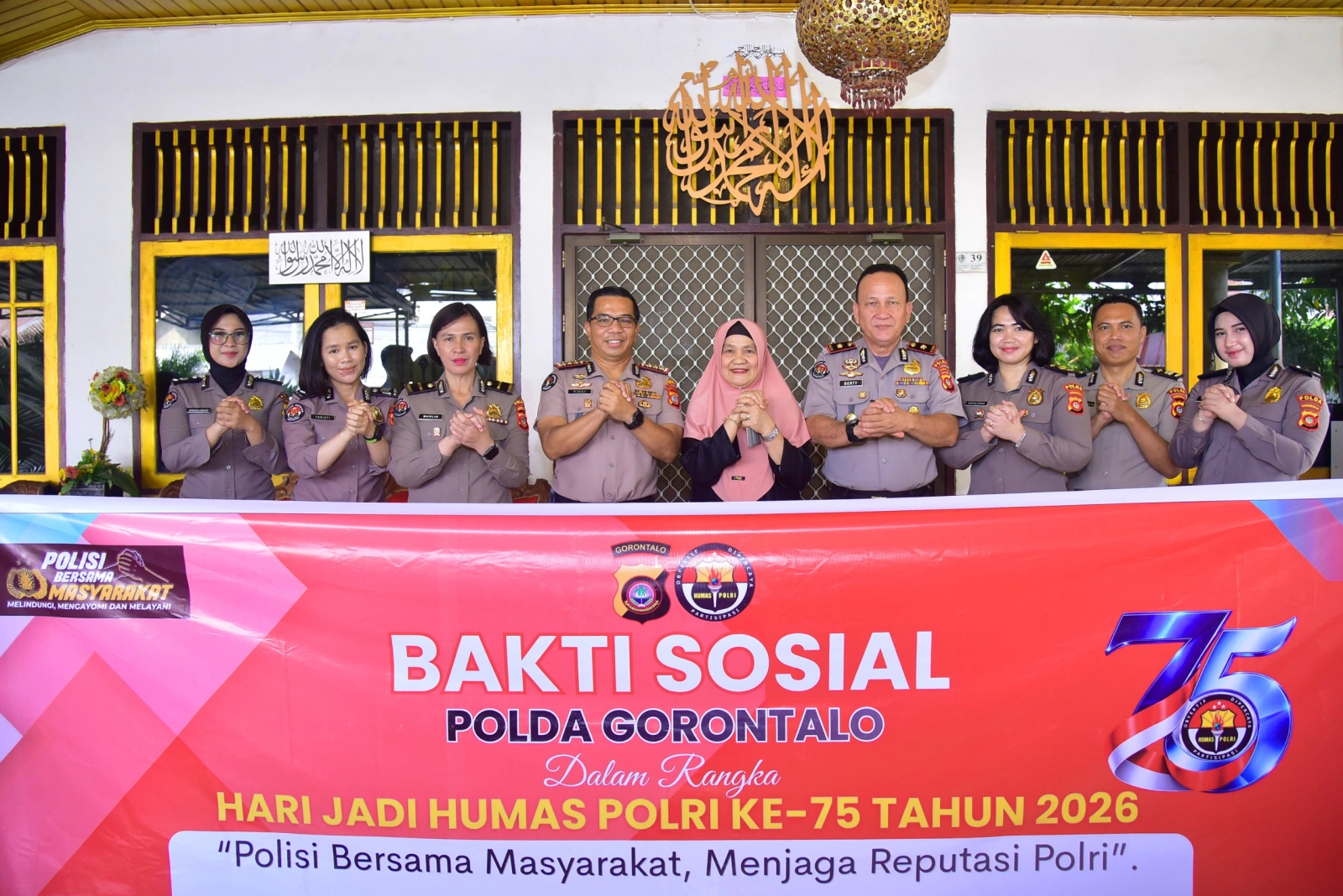 Dalam rangka memperingati Hari Jadi Humas Polri ke-75 dengan tema “75 Tahun Humas Polri: Polisi Bersama Masyarakat, Menjaga Reputasi Polri”, Bidhumas Polda Gorontalo melaksanakan kegiatan bakti sosial dengan menyalurkan bantuan paket sembako kepada purnawirawan Polri