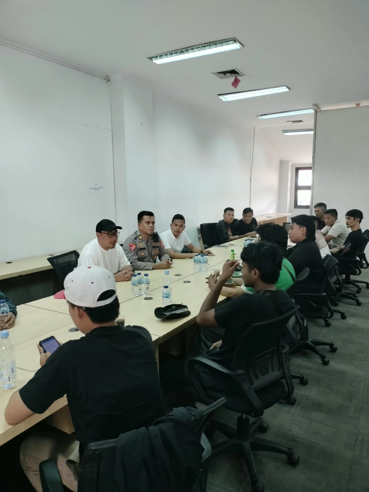 eritaliputan.id || BOGOR -- Menjelang pertandingan bola BRI Super League antara Garudayaksa FC VS Persib Bandung di Stadion Pakansari, Polres Bogor mengajak para pendukung atau suporter bola untuk Deklarasi Damai menjelang pertandingan lanjutan BRI Super League pada hari Rabu tanggal 21 Oktober 2026 (21/10/2026).