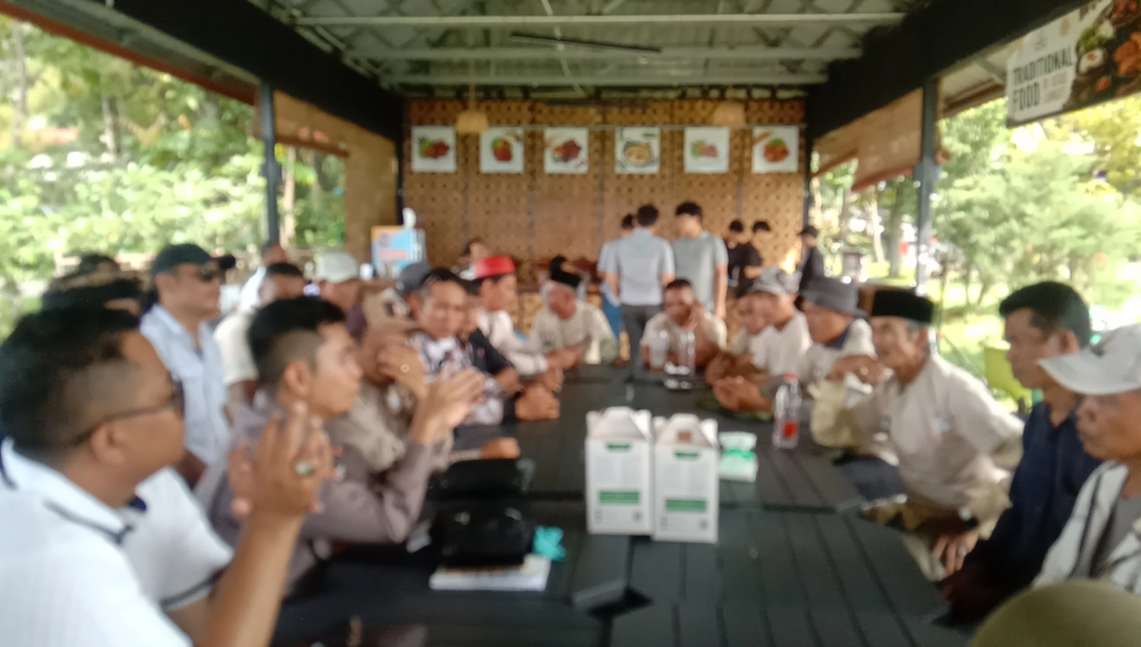 Beritaliputan.id || BOGOR - (Elang Tiga Global News) — Perwakilan Elang Tiga Hambalang, Angga, bersama jajaran keluarga besar Elang Tiga Hambalang menghadiri forum pertemuan strategis bersama organisasi Tani Merdeka Indonesia (TMI) di Kabupaten Bogor